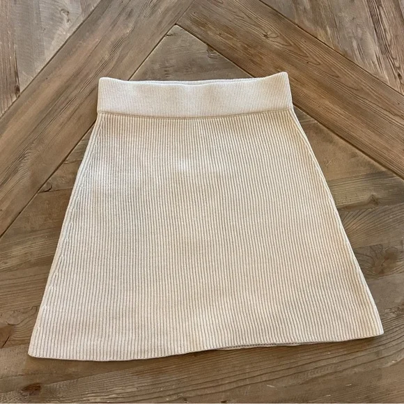 Sézane‎ Naella Skirt in Natural - Picture 3 of 8